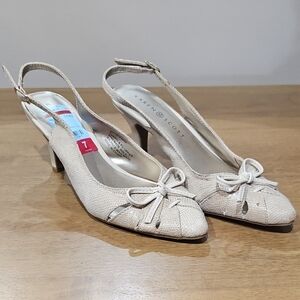 Karen Scott Cream Slingback Heels with Bow Detail
